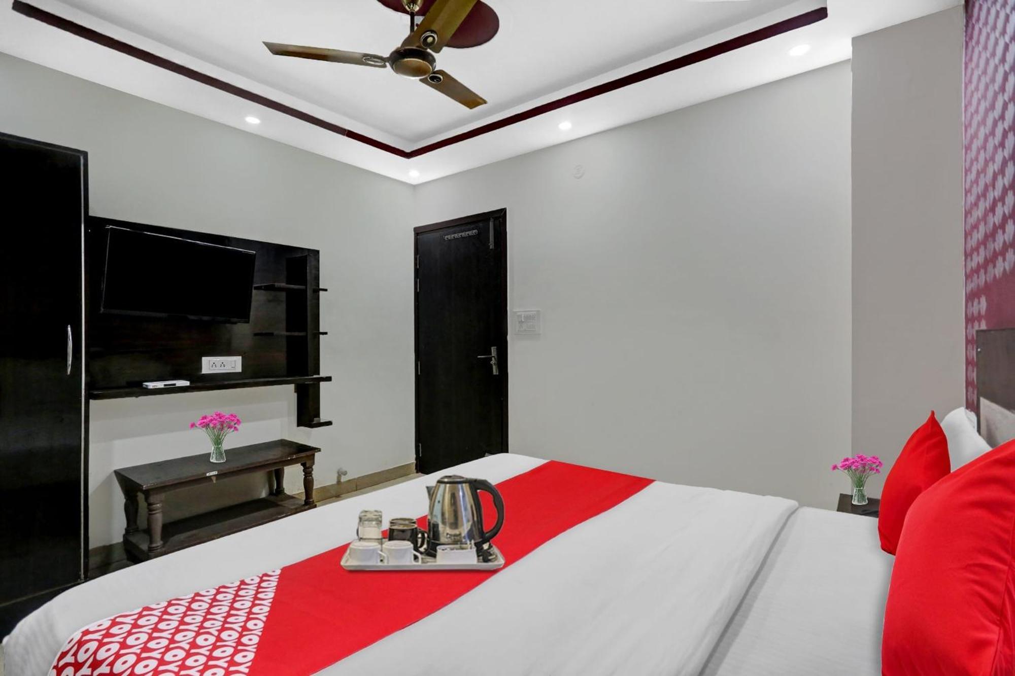 Hotel O Hotel Blue Orchid Yeni Delhi Dış mekan fotoğraf