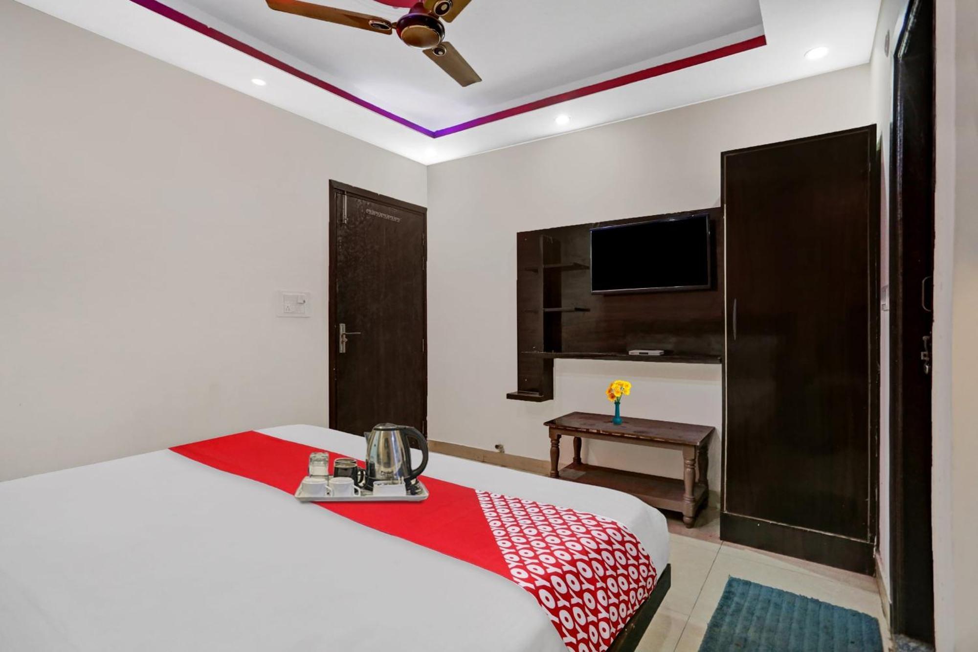 Hotel O Hotel Blue Orchid Yeni Delhi Dış mekan fotoğraf