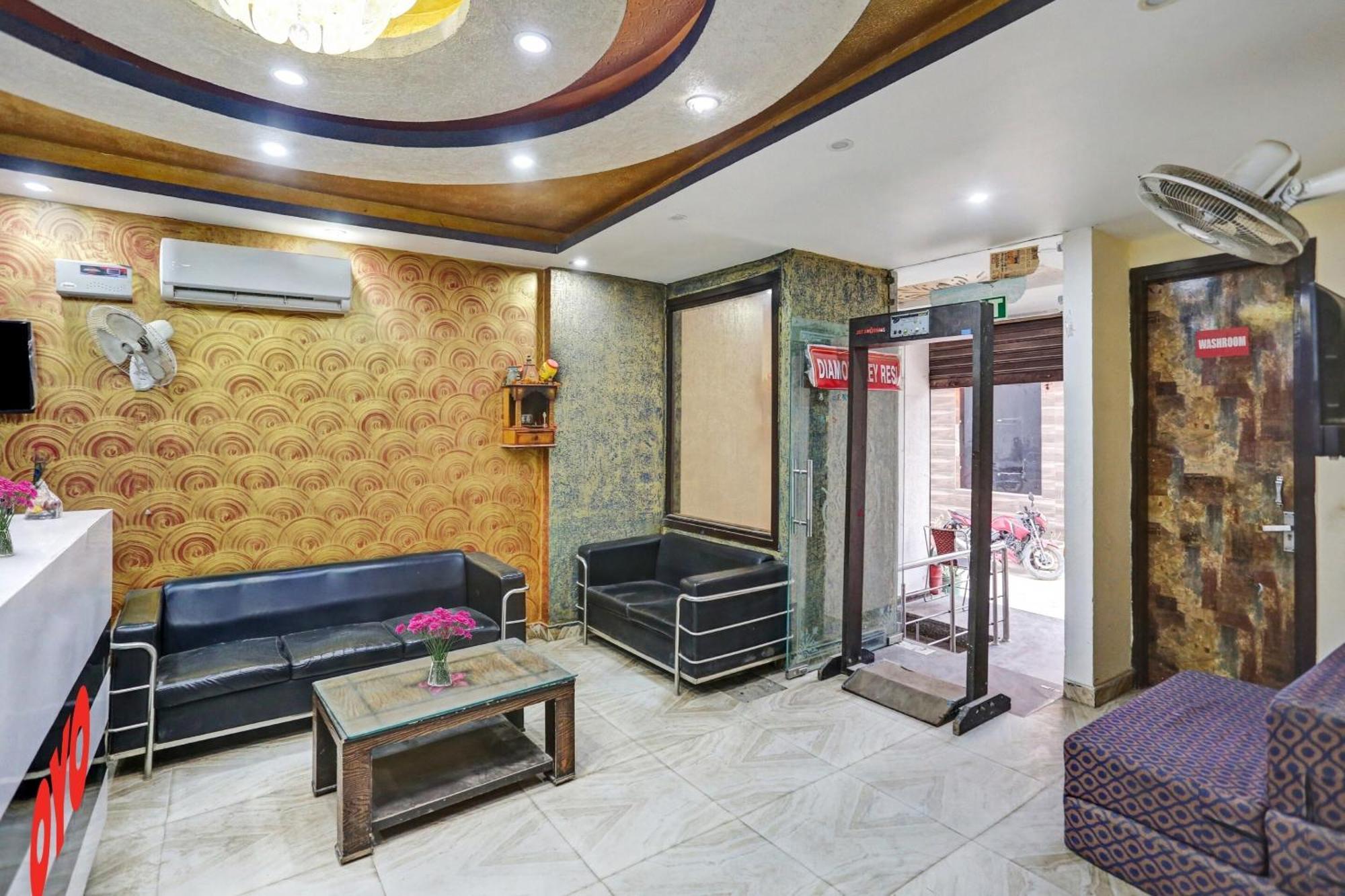 Hotel O Hotel Blue Orchid Yeni Delhi Dış mekan fotoğraf